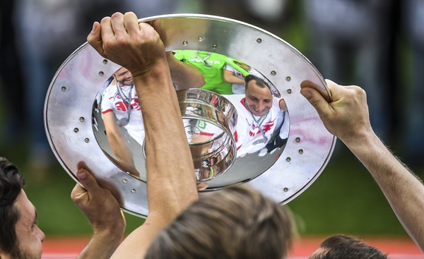 雷根斯堡队夺取胜利迈向冠军的简单介绍