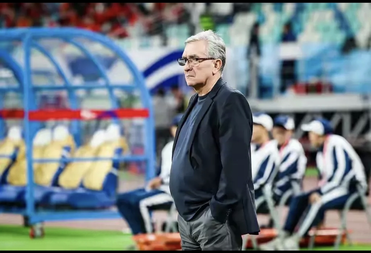 包含华联队中场因伤缺阵，球队战术或将调整的词条