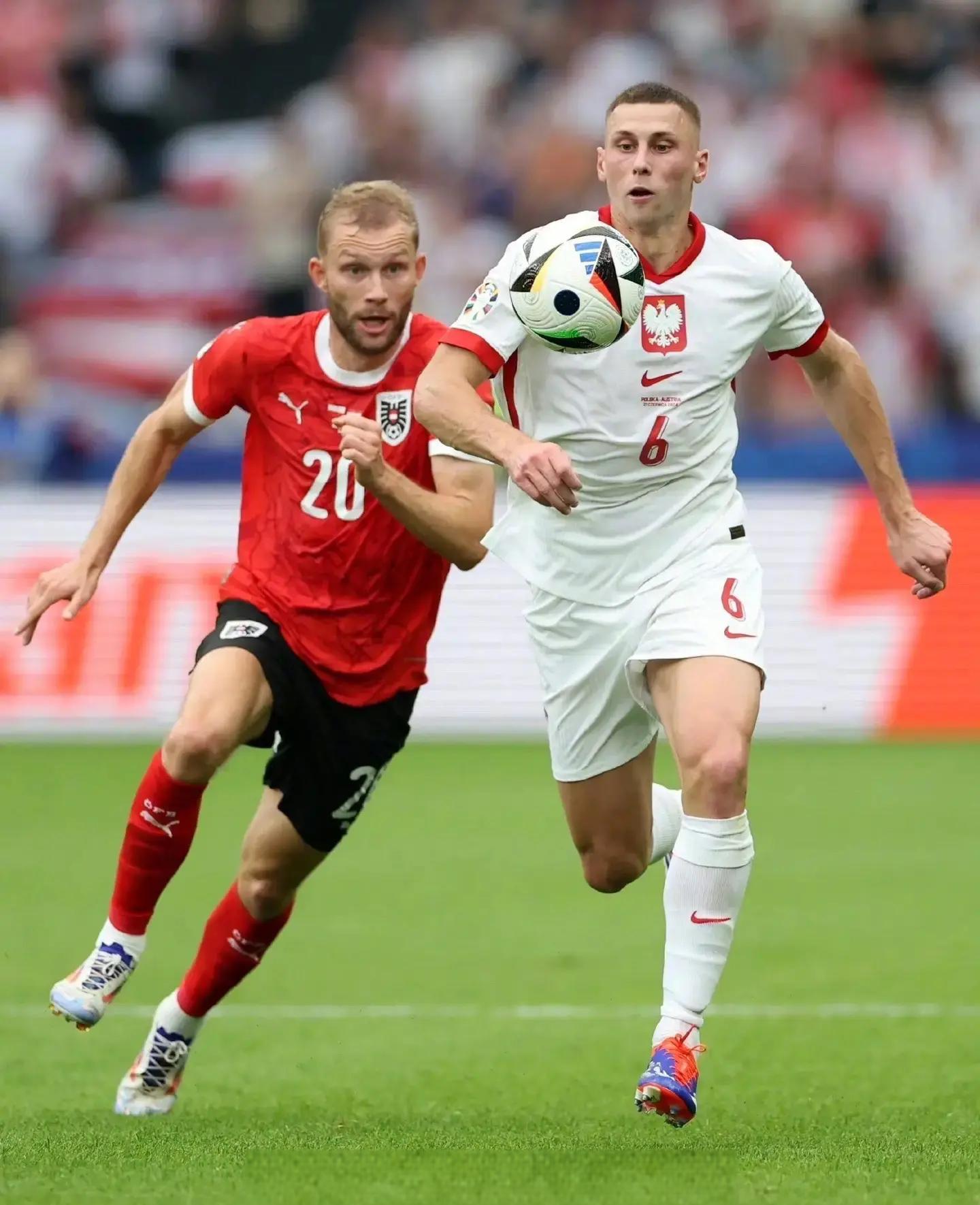 波兰队在激烈比拼中晋级，闯入欧洲杯淘汰赛的简单介绍