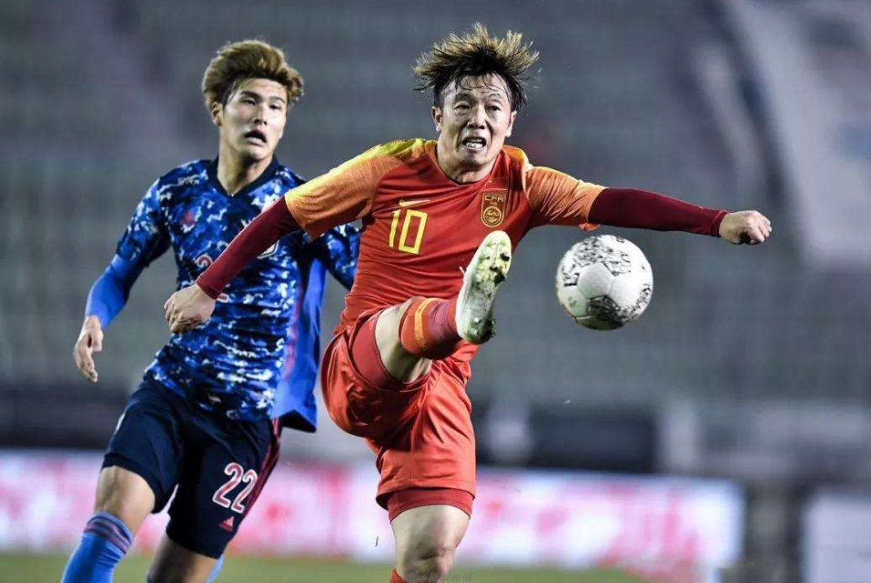 巴伦西亚中场科恩接受足球伤病手术请求支持